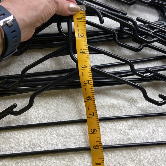 12 each plastic black used hangers with shoulder grooves - Picture 4 of 6